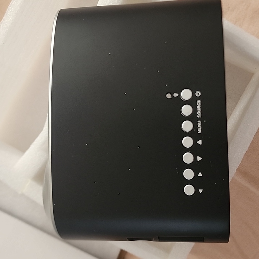 Mini LED PROJECTOR - Picture 5 of 6